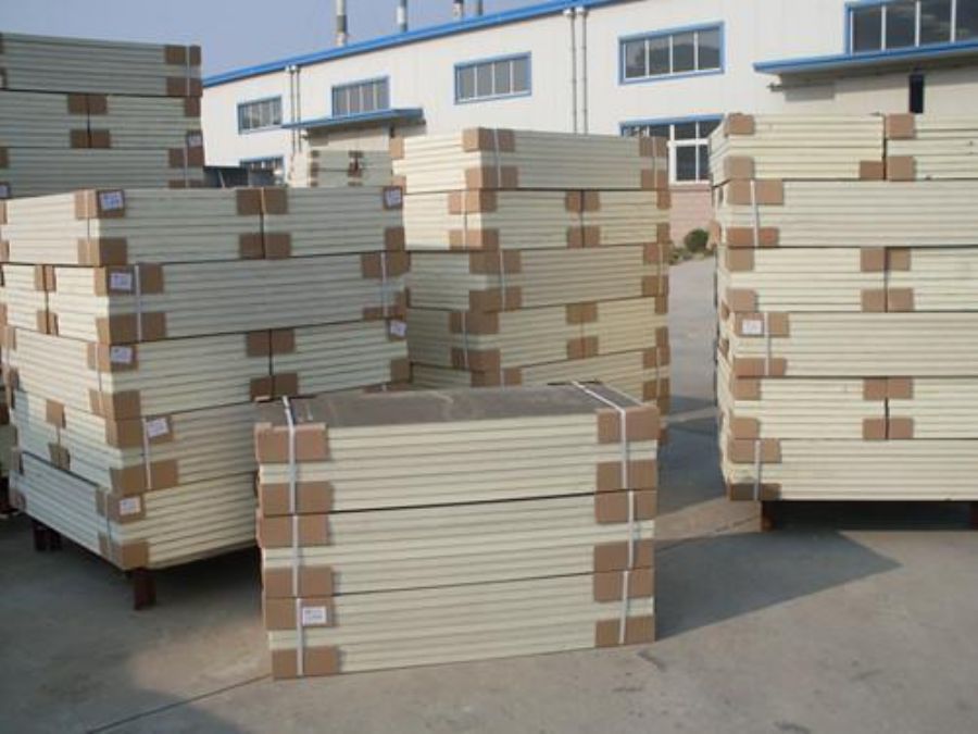 Polyurethane insulation materials